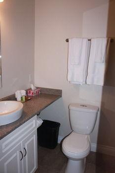 Tree To Me Inn Keremeos Экстерьер фото